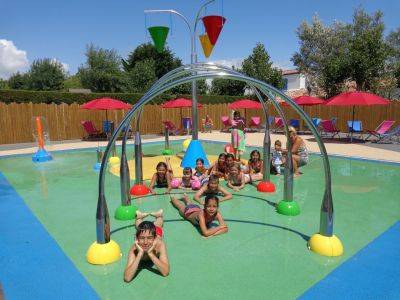jeux d'eau enfants piscine vacances saint jean de monts vendée