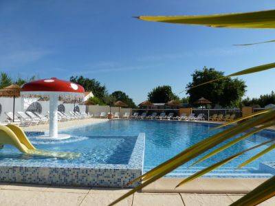 piscine avec pataugeoire