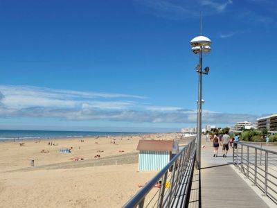 Ponton sur la plage