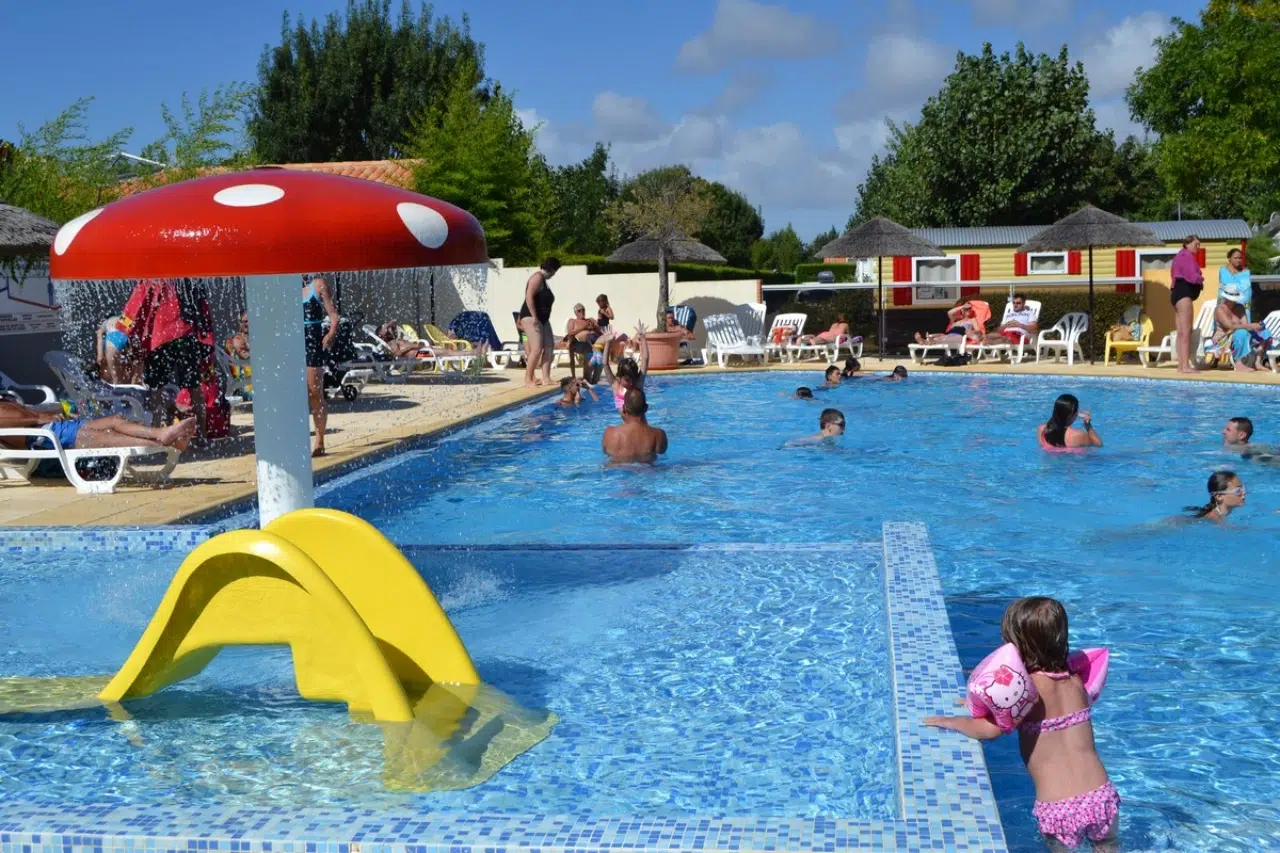 Accueil 14 Camping Plein Sud Piscine Externe Chauffee 11